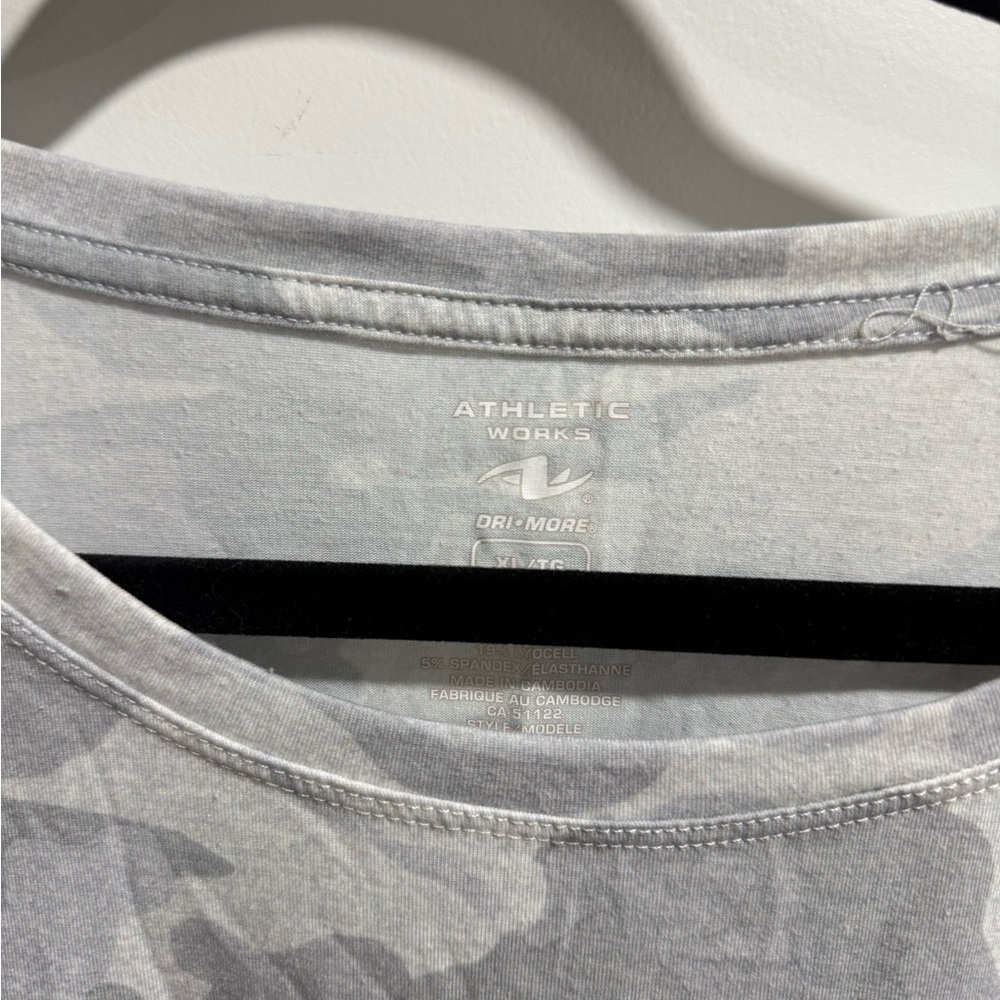 cropped camo workout tee - Picture 4 of 4